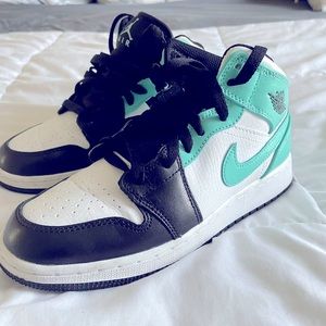 4 1/2 kids Like New Jordan 1